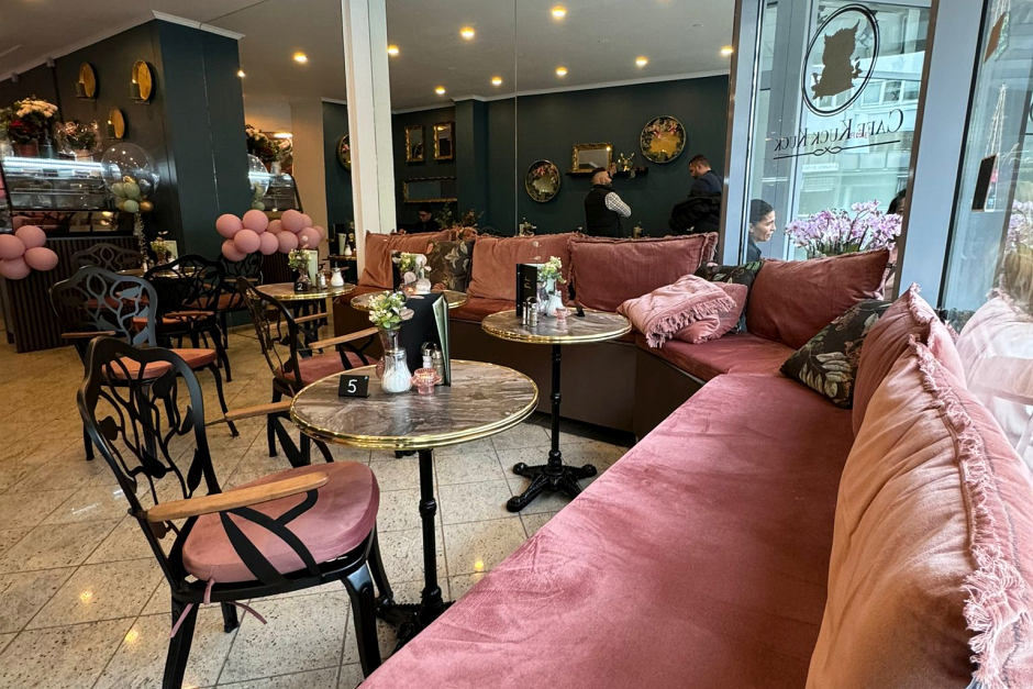 Das Café Kuck Kuck in der Burgstraße in Wiesbaden ist ein Genusserlebnis im Herzen der Stadt.