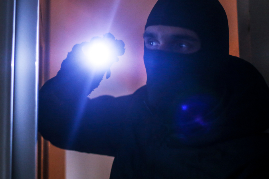 Verkaufsstand in der Nacht zum Mittwoch in Wiesbaden-Biebrich aufgebrochen und diverse Getränke gestohlen.