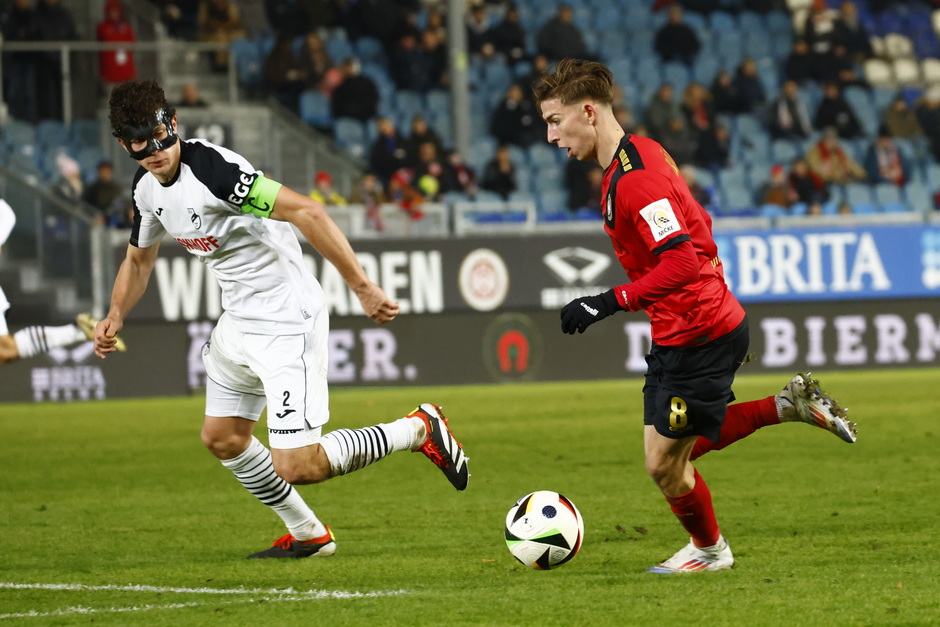 Der SV Wehen Wiesbaden bezwingt im Hessenpokal am Mittwochabend die Kickers Offenbach und zieht ins Halbfinale ein
