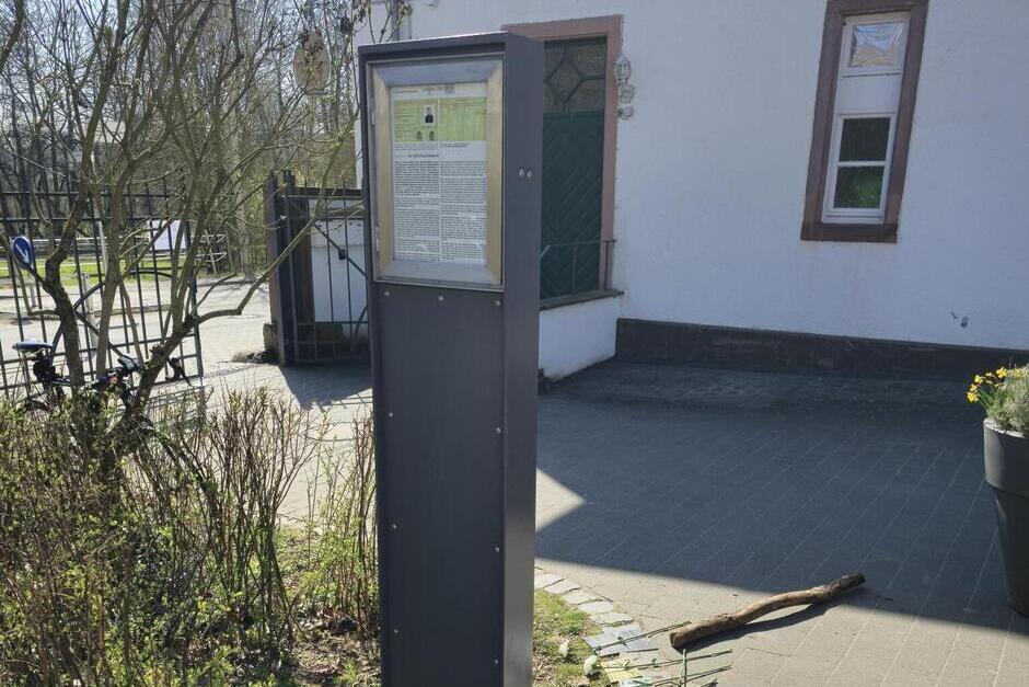 Am Tier- und Pflanzenpark Fasanerie in Wiesbaden wurde eine neue Gedenkstele zur Erinnerung an polnische Zwangsarbeiter in der NS-Zeit der Öffentlichkeit übergeben.