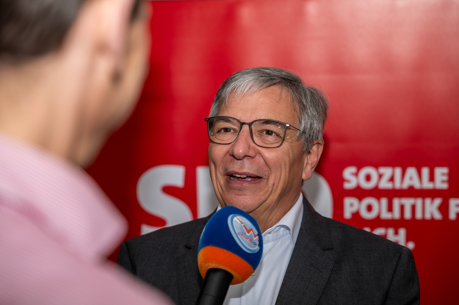 Gert-Uwe Mende alter und neuer Oberbürgermeister von Wiesbaden sowie der Verlierer Thilo von Debschitz im Interview mit Wiesbadenaktuell.de