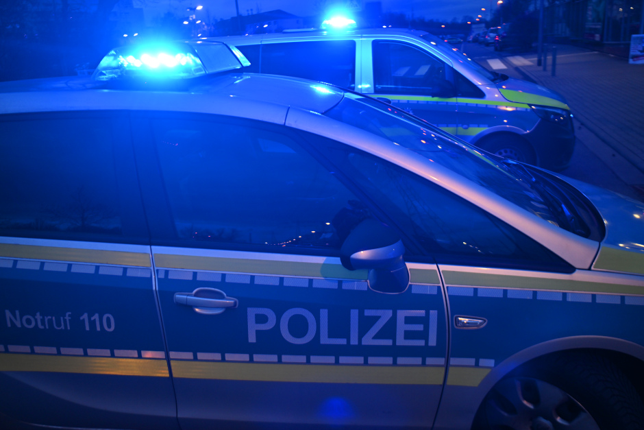 Hochzeitsnacht im Gefängnis: Wiesbadener Bräutigam sorgt für Chaos und mehrere Polizeieinsätze am Freitag.