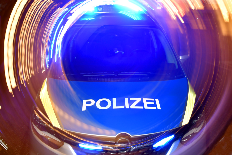 Ein junger Rollerfahrer flüchtete in der Nacht zum Sonntag vor der Polizei und verunfallt in Wiesbaden.