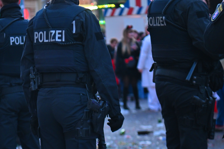 Zwei Frauen in Hogwarts-Kostümen am Fastnachtssonntag in Wiesbaden angegriffen. Polizei sucht nach Zeugen