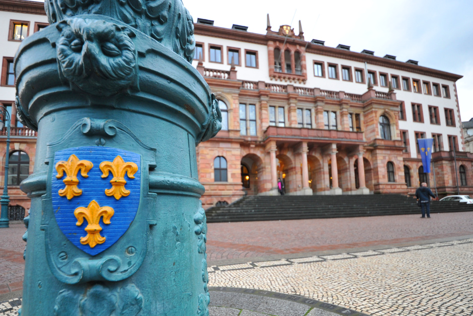 Mehrere Ausschüsse der Stadtverordnetenversammlung treffen sich im März im Wiesbadener Rathaus zu ihren Sitzungen.