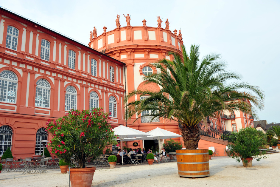 Die "Fête Terroir" lädt erneut zum Abend voller Genuss, Musik und Wein in das historische Schloss Biebrich in Wiesbaden ein.