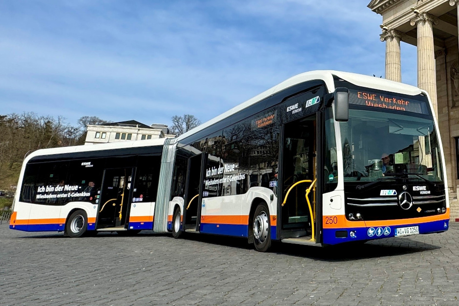 Die ESWE Verkehrsgesellschaft geht einen weiteren großen Schritt in Richtung nachhaltiger Mobilität. Mit der Einführung des ersten vollelektrischen Gelenkbusses setzt Wiesbaden ein starkes Zeichen für die Zukunft des öffentlichen Nahverkehrs.
