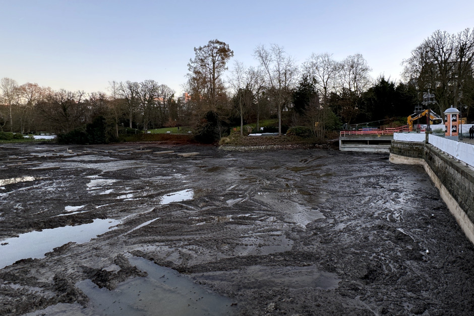 Wiesbadener Kurparkweiher ein Hochwasserüberlauf