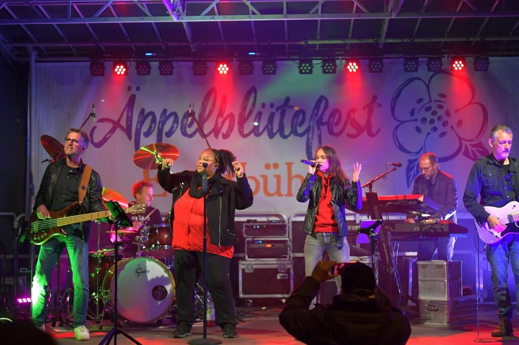 Aeppelbluetefest Wiesbaden Naurod 12 5 2023 039