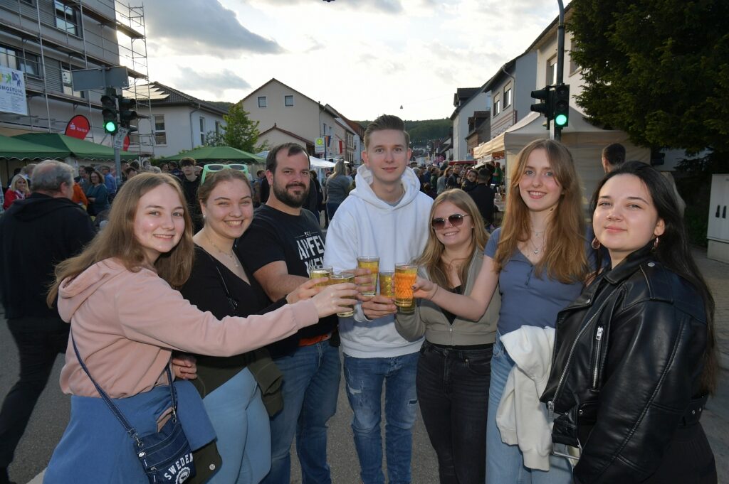 Aeppelbluetefest Wiesbaden Naurod 12 5 2023 039
