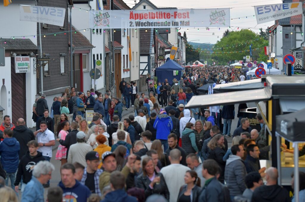Aeppelbluetefest Wiesbaden Naurod 12 5 2023 039