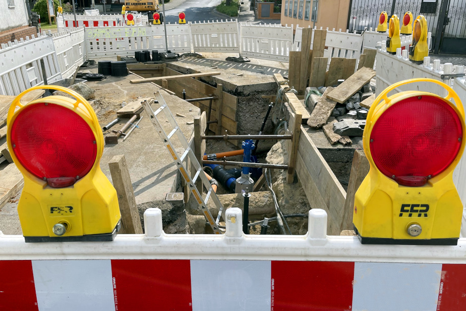 Vollsperrung Holzstraße zwischen Fischbacher und Dotzheimer Straße in Wiesbaden für Bauarbeiten.