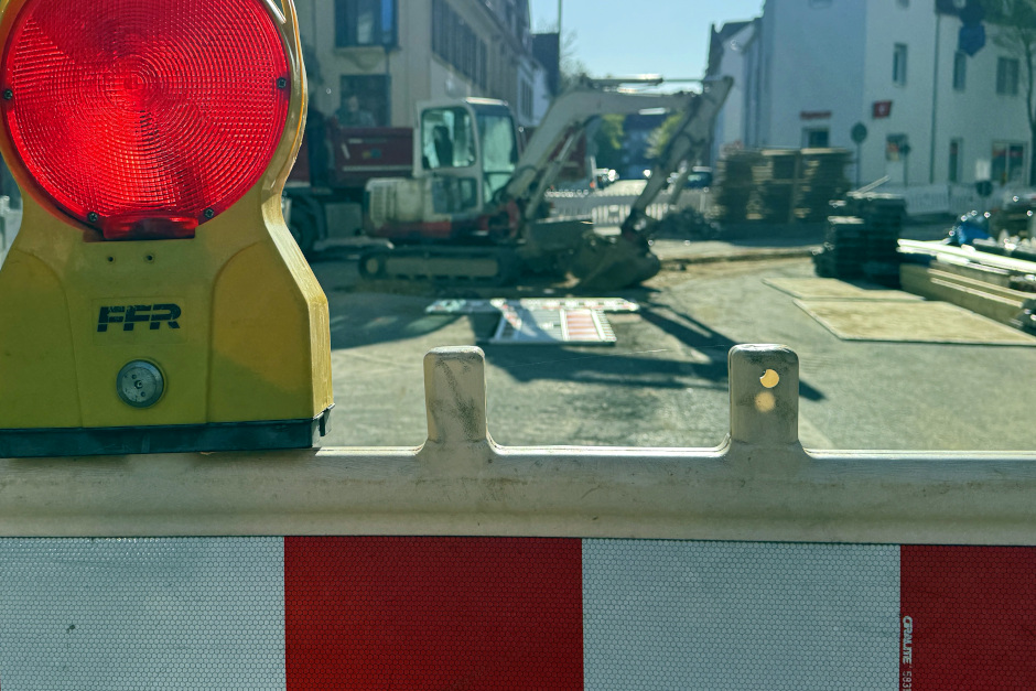 Carl-von-Linde-Straße in Wiesbaden wieder geöffnet. Bauarbeiten erfolgreich abgeschlossen.
