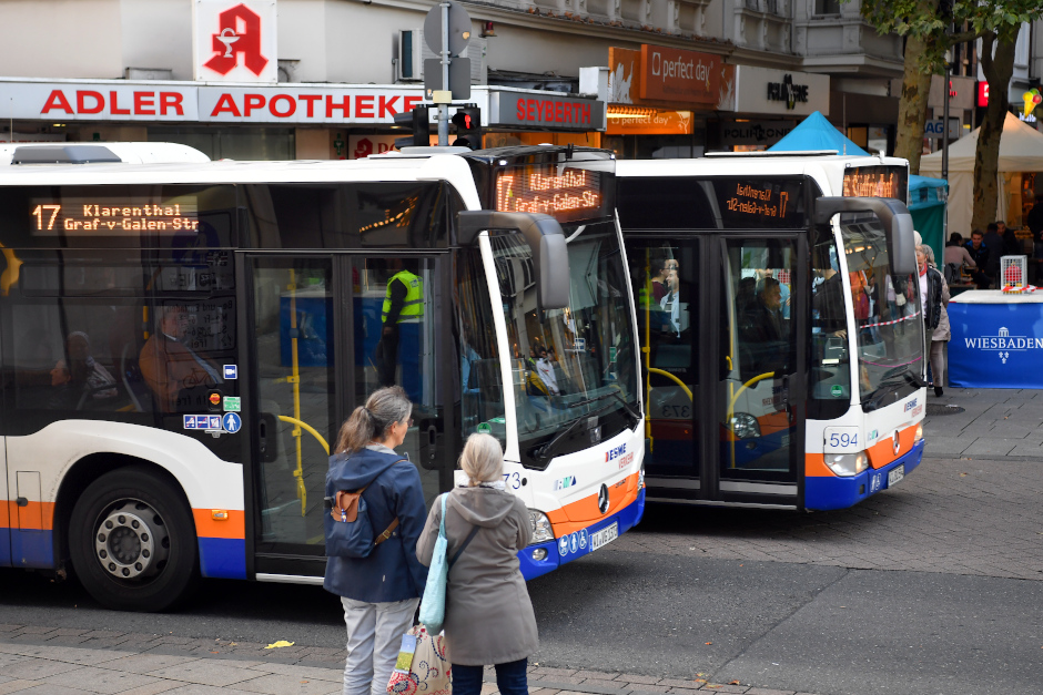 Kostenlos Busfahren am Sonntag in Wiesbade. Mit dem ÖPNV stressfrei ins Frühlingsvergnügen und zum Ostermarkt.