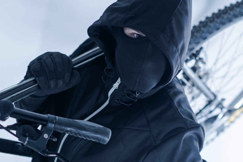 Zwei Fahrräder aus Innenhof in Wiesbaden-Schierstein gestohlen.