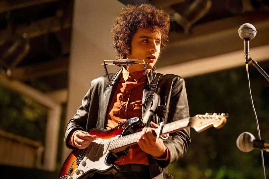 "Filme im Schloss" zeigt im Schloss Biebrich die Filmbiografie "A Complete Unknown" über den Beginn der Karriere des US-amerikanischen Singer-Songwriter Bob Dylan.