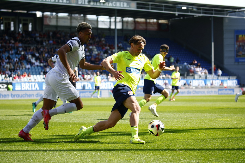 SV Wehen Wiesbaden am Freitagabend gegen 1. FC Saarbrücken