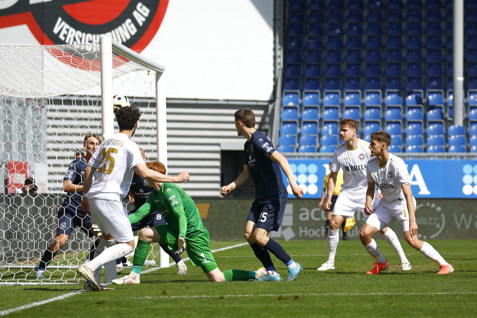 SV Wehen Wiesbaden gewinnt gegen SpVgg Unterhaching