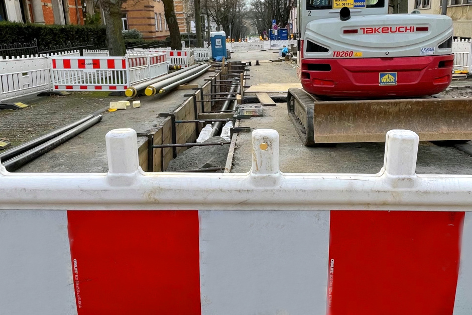Sperrung der Solmsstraße in Wiesbaden für Bauarbeiten.