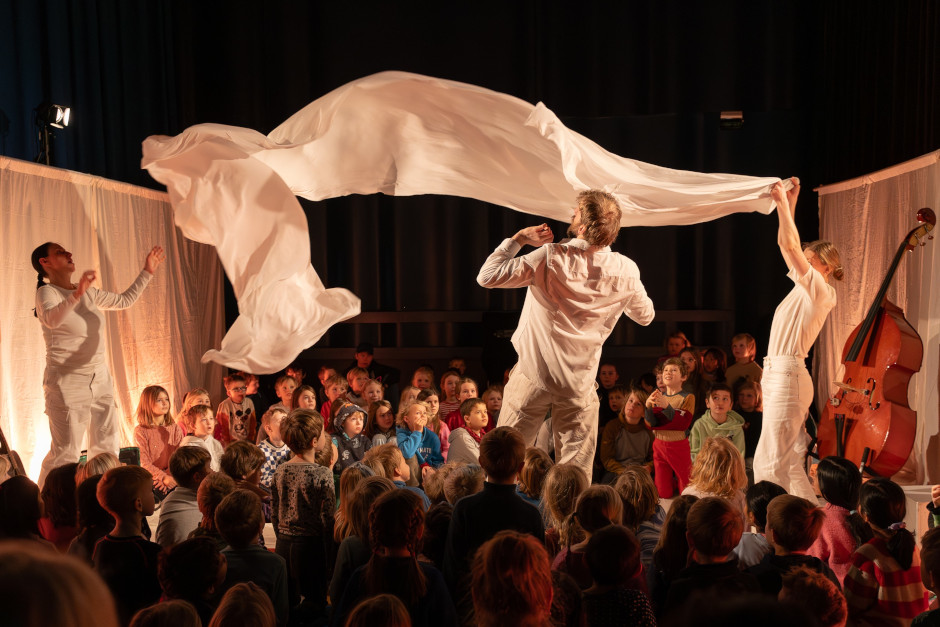 In Wiesbaden wurde zum fünften Mal das 2 Projektstipendium Internationale Maifestspiele, mit dem ergänzenden Titel "Freiräume", ausgeschrieben.