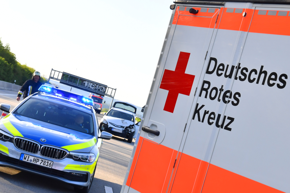 Auffahrunfall auf der A3 am Donnerstagmorgen bei Wiesbaden. Drei Verletzte und enormer Sachschaden.