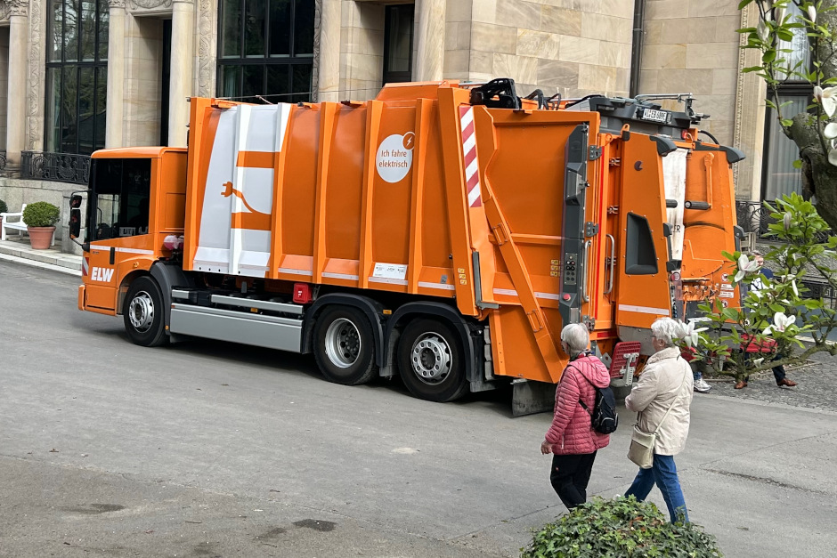 Vorstellung neuer E-Müllwagen in Wiesbaden