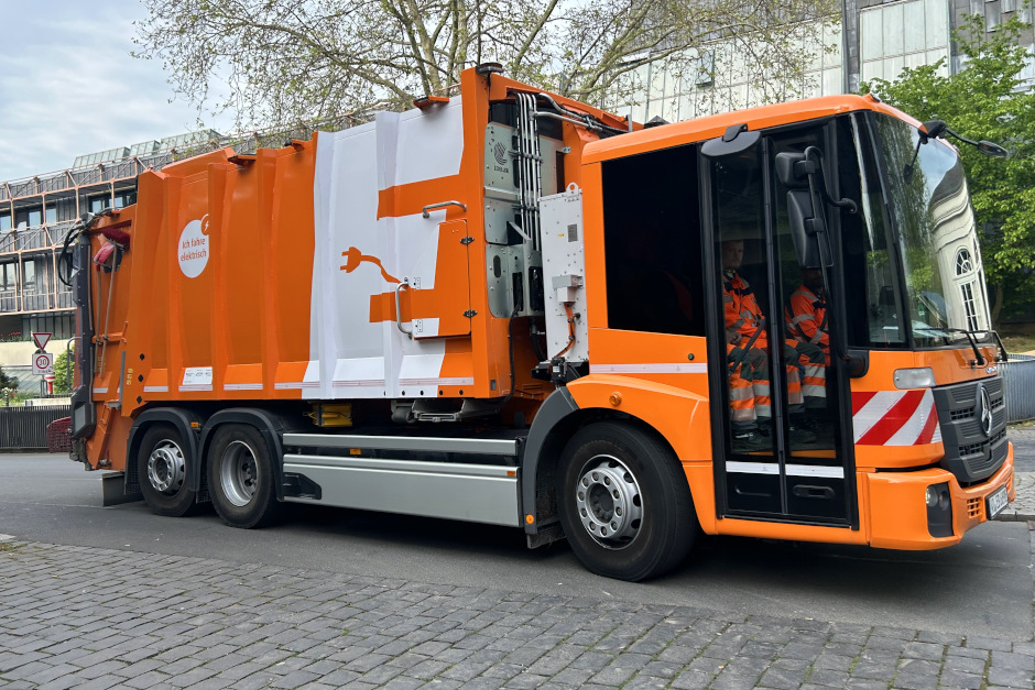 Vorstellung neuer E-Müllwagen in Wiesbaden