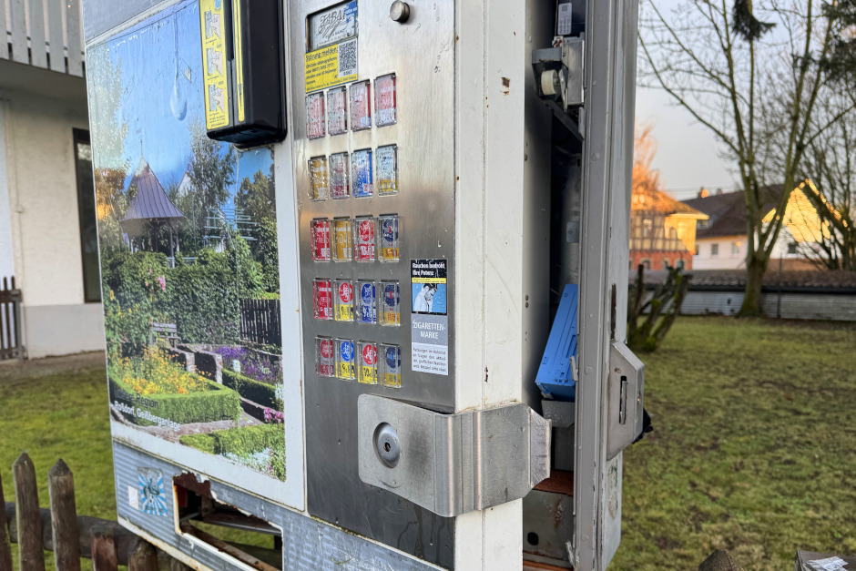 Zigarettenautomat in Wiesbaden-Klarenthal aufgebrochen.