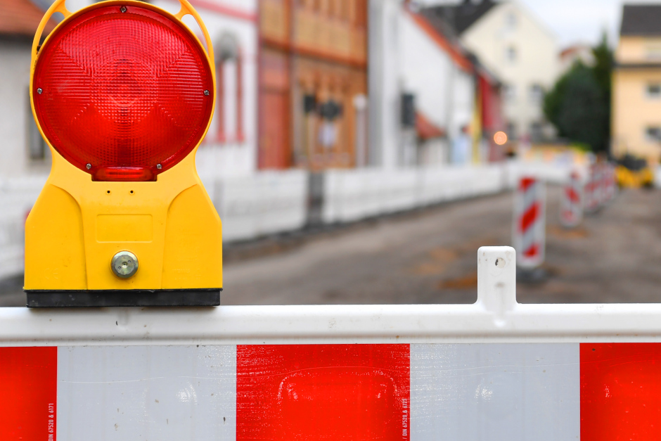 Sperrung der Wiesbadener Straße in Wiesbaden-Dotzheim für Sanierungsarbeiten.