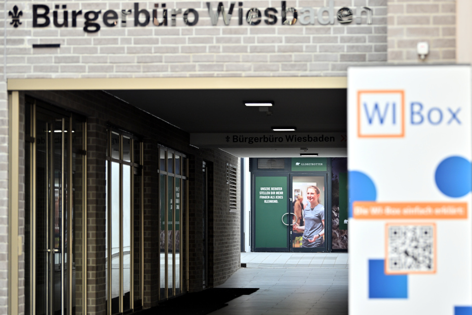 Das Wiesbadener Bürgerbüro teilt mit, dass die Störung bei der Verarbeitung von digitalen Passfotos behoben ist.