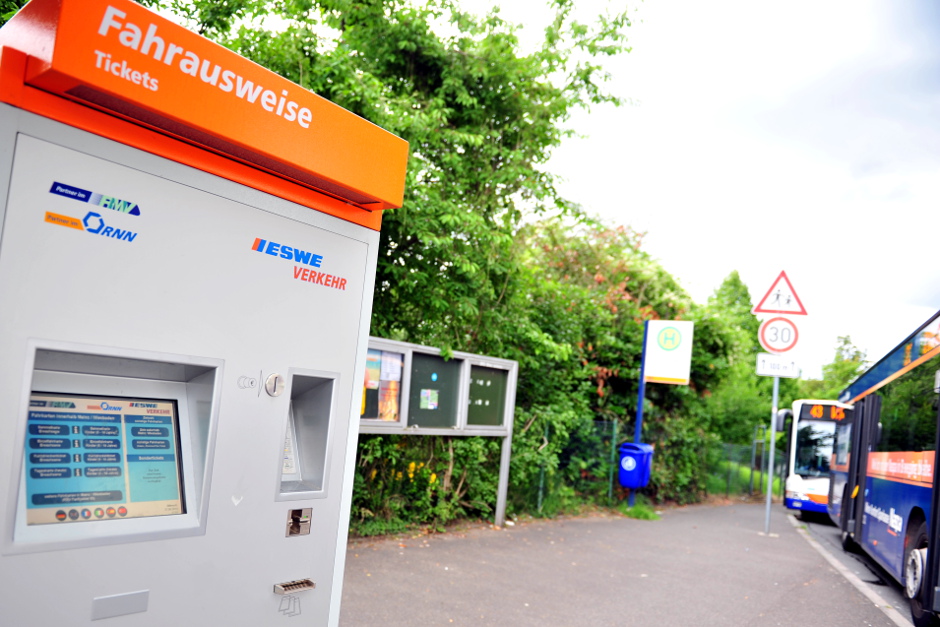 Fahrkartenautomat von ESWE Verkehr mit RMV-Tickets