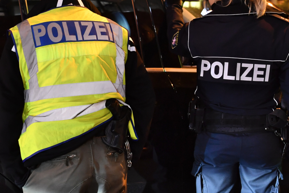 Die Polizei kontrollierte am Dienstagabend verstärkt in Wiesbaden: Raser und Gesuchte im Visier