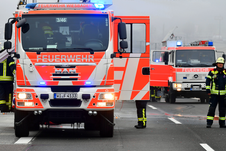 125 Jahre Freiwillige Feuerwehr Wiesbaden-Dotzheim werden von Finanzminister Lorz mit 1000 Euro unterstützt.