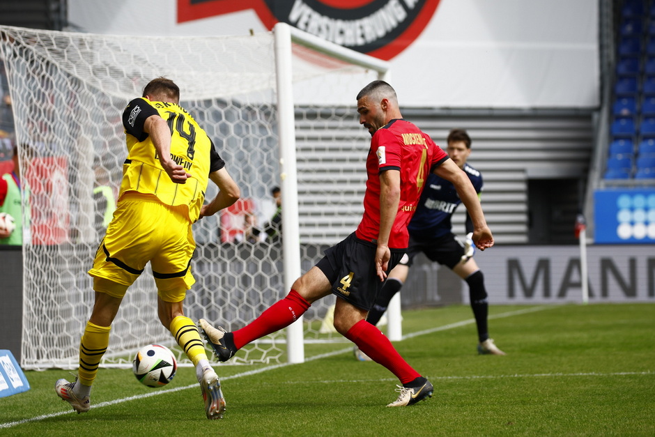 SV Wehen Wiesbaden gegen Borussia Dortmund II