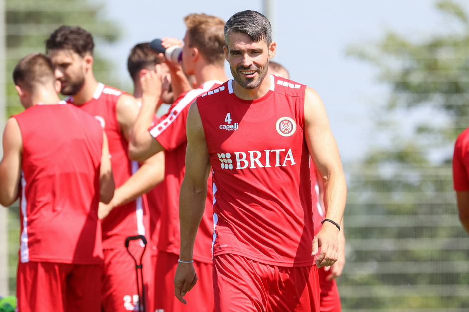 SV Wehen Wiesbaden Trainingsauftakt Halberg