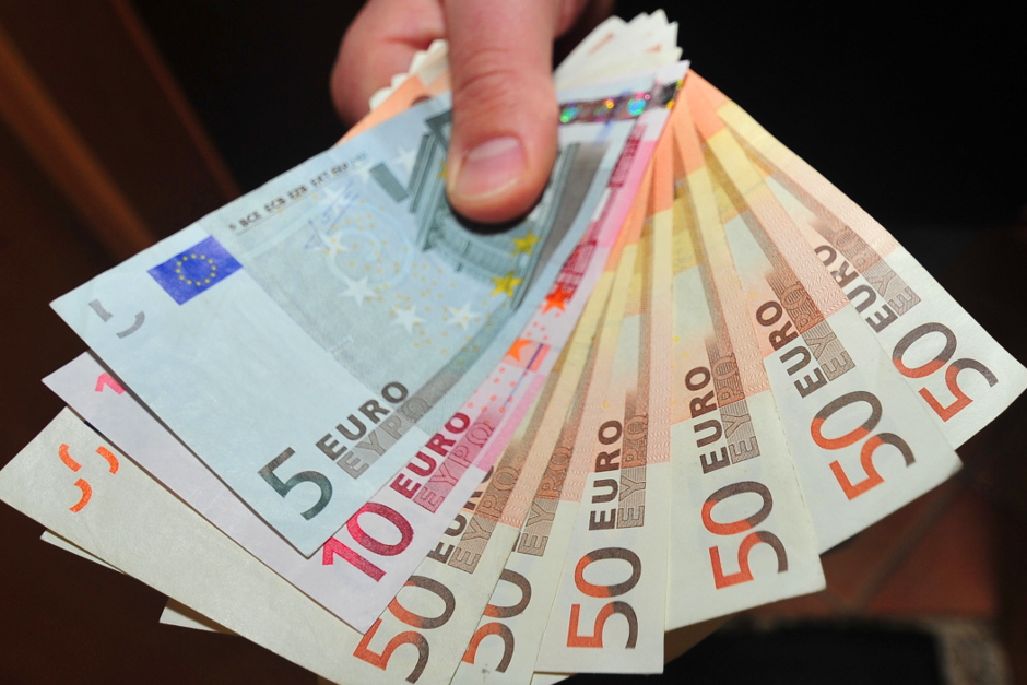 Trickbetrug in Kostheim: Falsche Bankmitarbeiter erbeuten Bargeld und Bankkarte