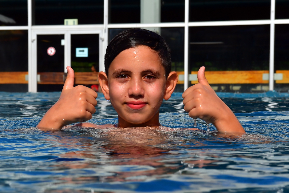 Neuer Schwimmkurs für Jugendliche im Hallenbad Kleinfeldchen in Wiesbaden.