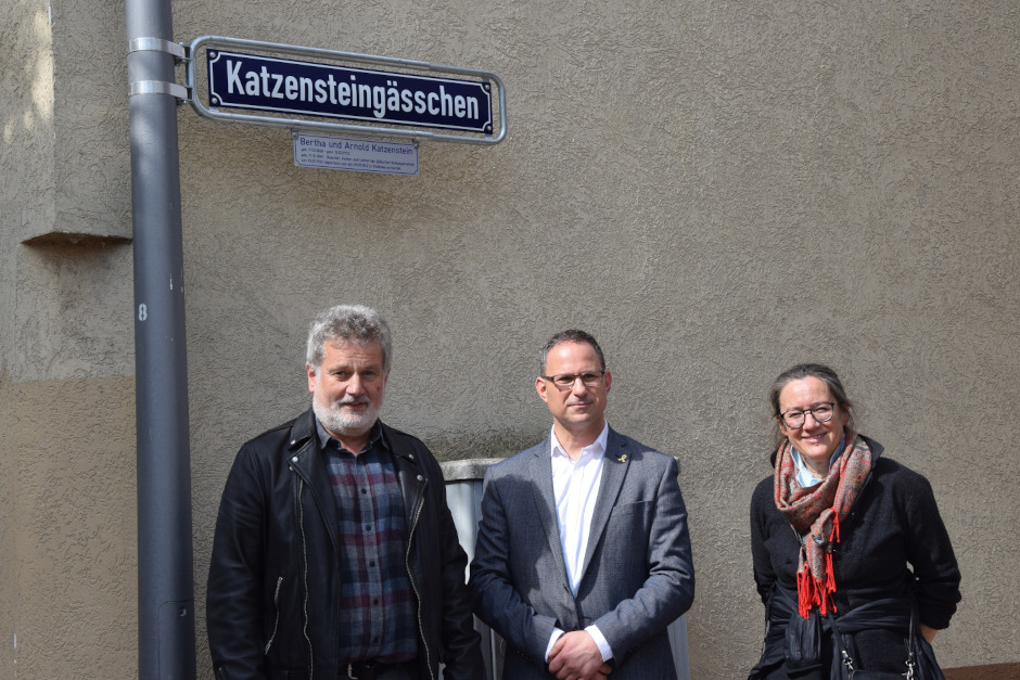 Katzensteingaesschenwurden am Sonntag in Wiesbaden-Schierstein enthüllt. Ein Zeichen gegen das Vergessen: Schierstein benannte „Katzensteingässchen“