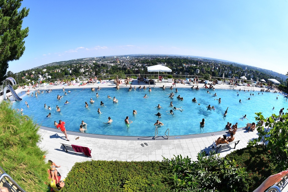 Das Opelbad auf dem Wiesbadener Neroberg öffnet am Samstag, 17. Mai.