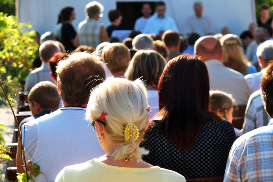 Himmelfahrt unter freiem Himmel: Wiesbadener Gemeinden laden zum Gottesdienst im Kurpar