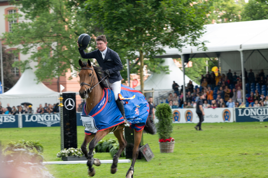 PfingstTurnier Springreiten Preis Hessischer Ministerpraesidenten Wiesbaden Biebrich