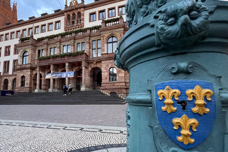 Die nächste Sitzung der Stadtverordnetenversammlung im Rathaus Wiesbaden findet im Mai statt.
