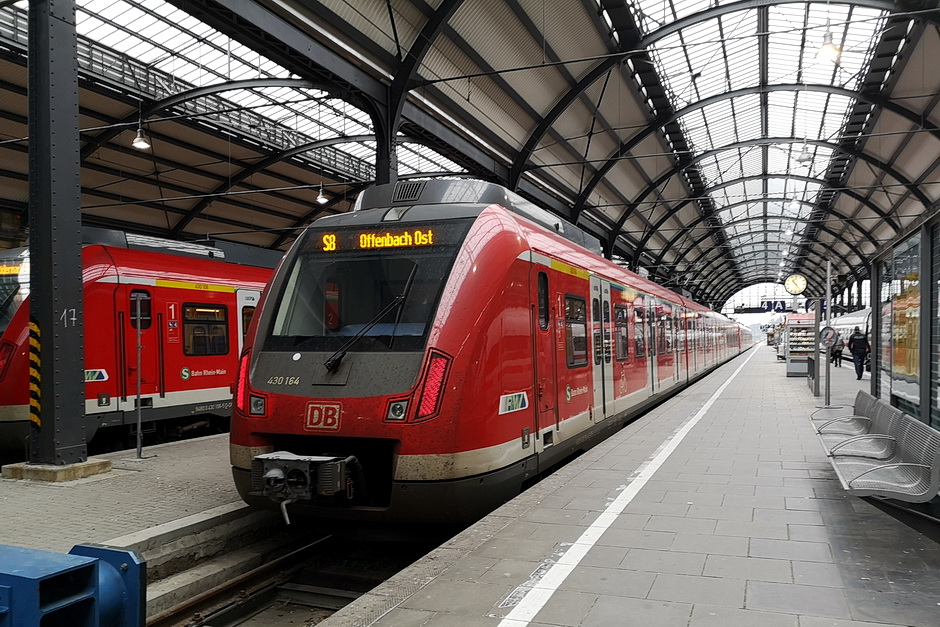 S-Bahn-Stillstand im Rhein-Main-Gebiet: Wiesbaden und Mainz empört über Deutsche Bahn – „So kann man nicht mit einer Metropolregion umgehen“