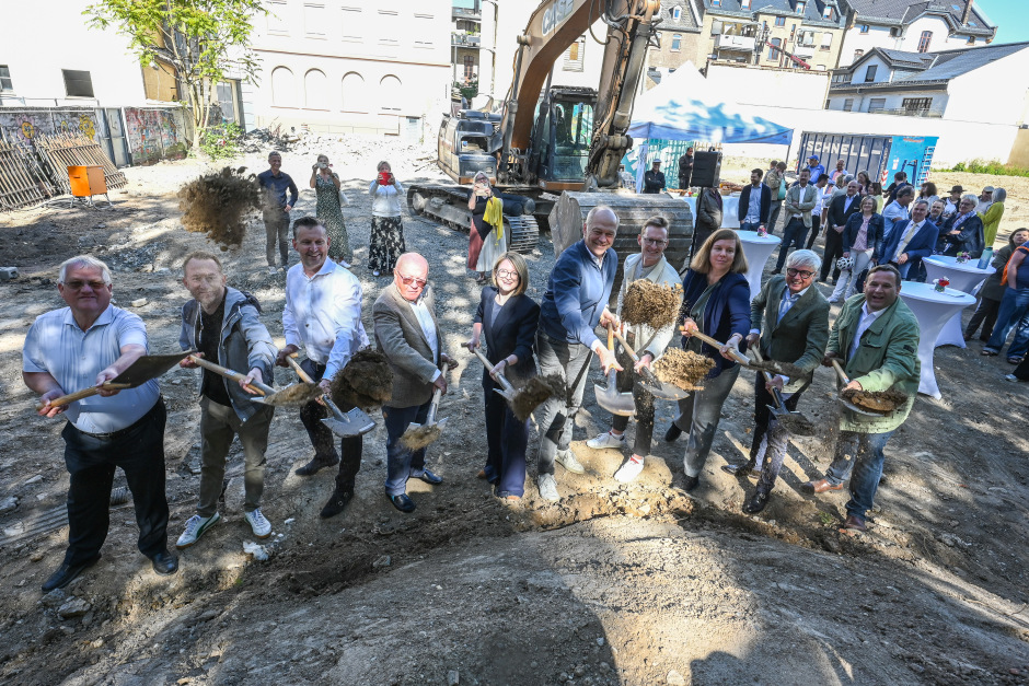 NeuesNeues Verwaltungsgebäude mit Bürgersaal: Spatenstich am Montag in Wiesbaden-Biebrich – Ein Ort der Begegnung entstehtVerwaltungsgebäude mit Bürgersaal: Spatenstich am Montag in Wiesbaden-Biebrich – Ein Ort der Begegnung entsteht