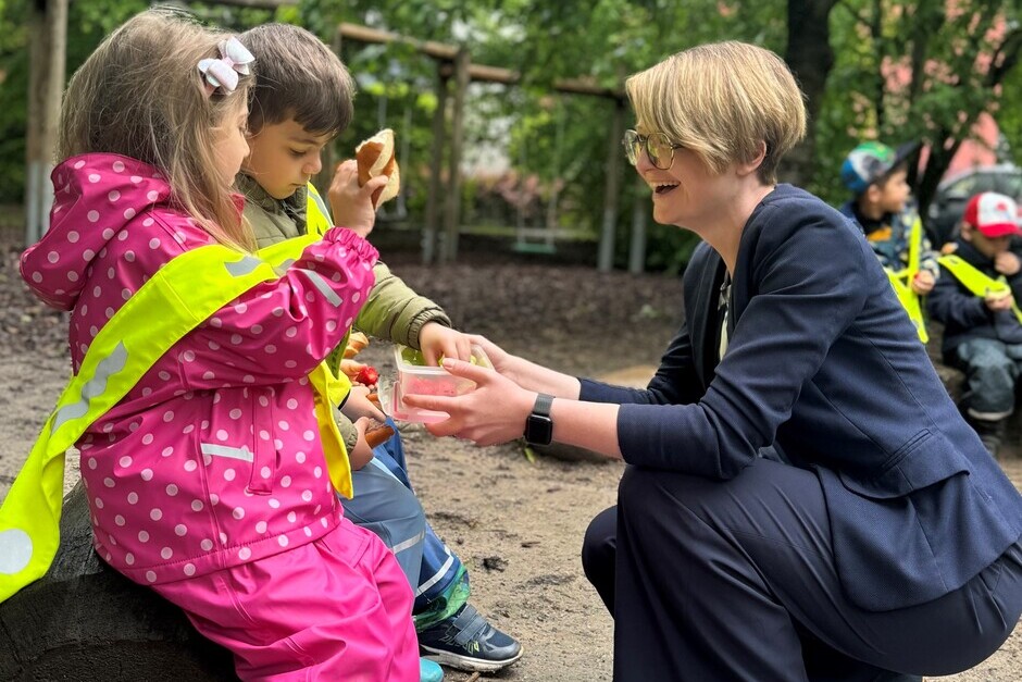 Zum Internationalen Tag der Pflege und zum Tag der Kinderbetreuung bedankt sich Sozialdezernentin Dr. Patricia Becher im Namen der Landeshauptstadt Wiesbaden bei allen Engagierten.