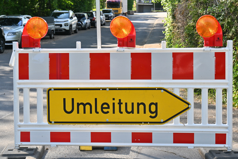 Sperrung der Weingartenstraße in Wiesbaden-Igstadt für den Glasfaserausbau.