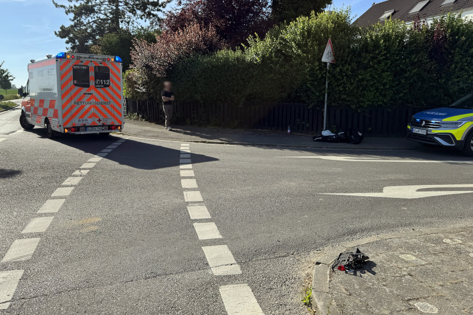 Verkehrsunfall zwischen Auto und Motorrad am Mittwoch in der Theodor-Heuss-Straße in Wallau,