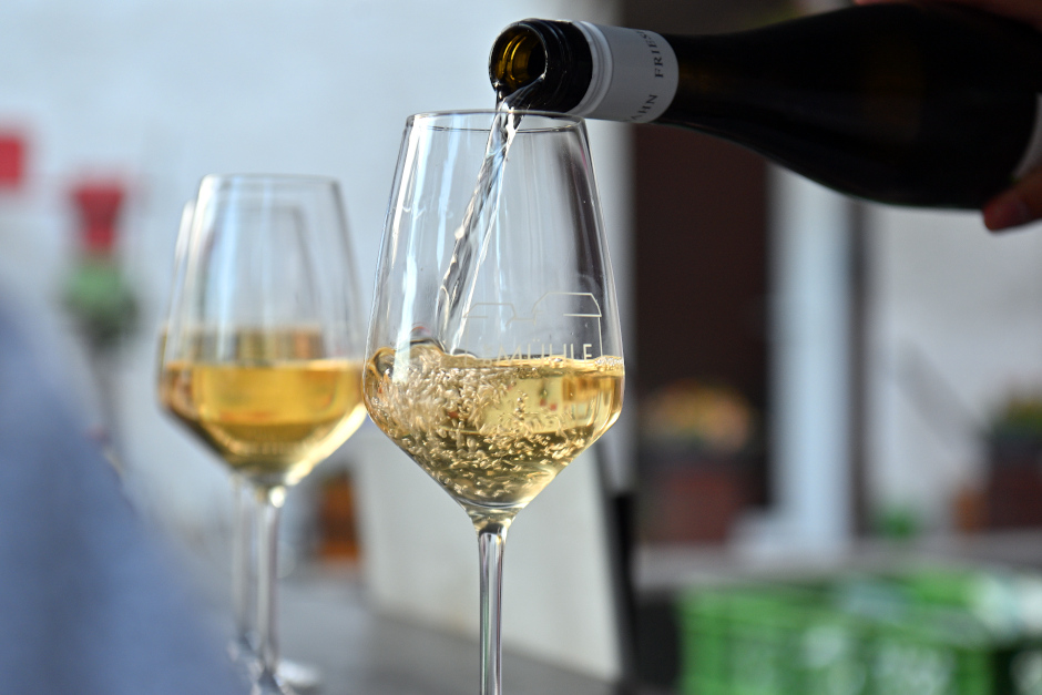 Wein, Snacks und gute Laune: THW Wiesbaden eröffnet die Weinsaison