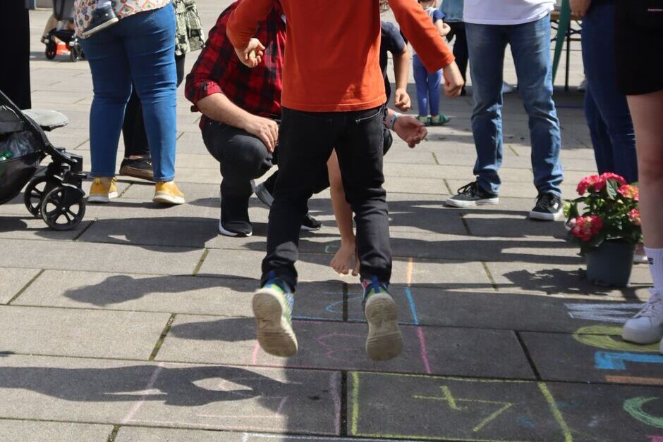 Wiesbaden ermöglicht auch in diesem Jahr zum Weltspieltag temporäre Spielstraßen.