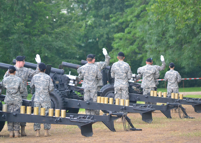 Die U.S. Army Garrison Wiesbaden feiern den 250. Geburtstag der U.S. Army. Anlässlich dieses Jubiläums finden auf der Clay Kaserne in Wiesbaden-Erbenheim verschiedene Veranstaltungen statt, die aufgrund von Geräuschentwicklungen auch außerhalb der Kaserne wahrnehmbar sein können.